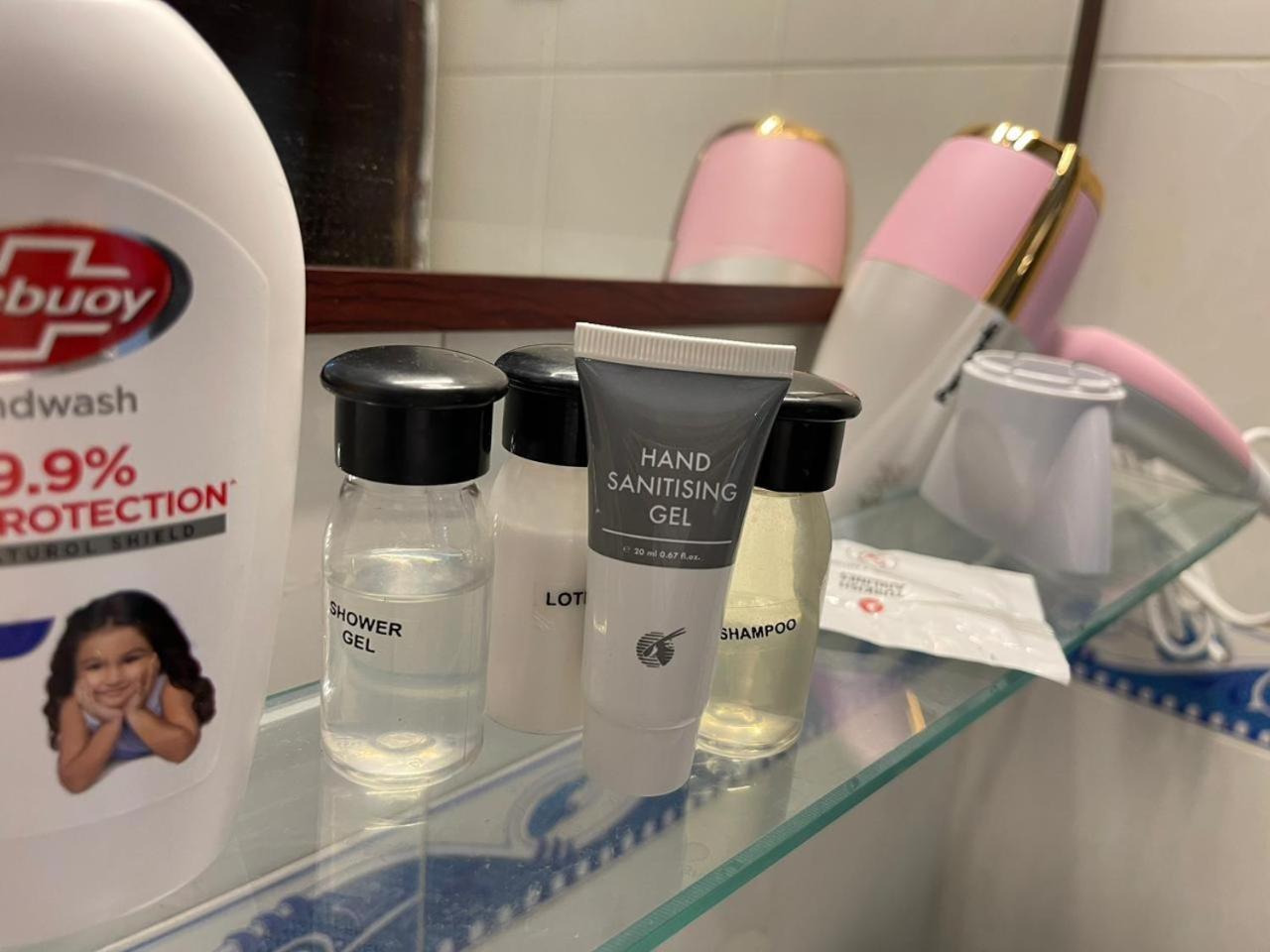 Laca Sa Lodge Opp Canturus Mall 이슬라마바드 객실 사진